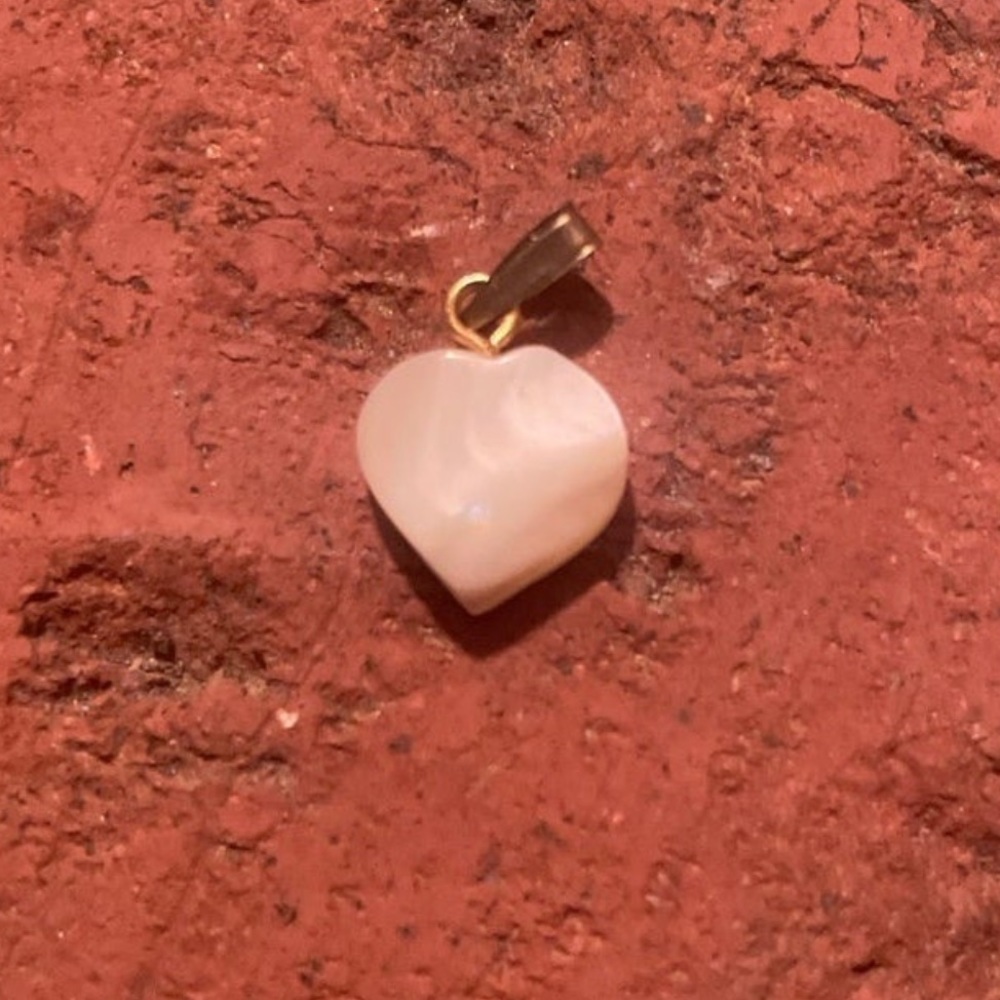 Heart shaped pendant  rose quartz